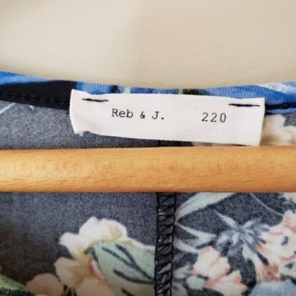 Reb & J | Sueded Floral Side Knot Top - Picture 3 of 6